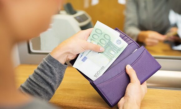 Cat castiga un vlogger din YouTube in Romania?