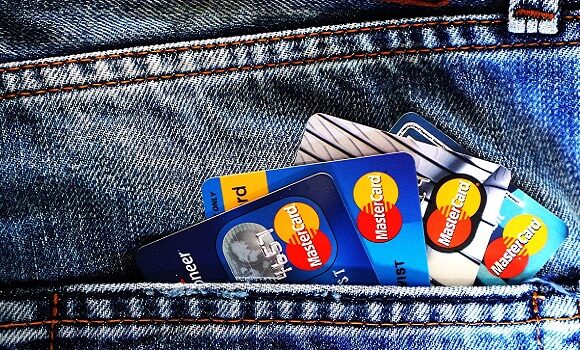 BCR versus Revolut in Libertatea