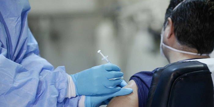 Vaccinarea celor sub 65 de ani se amana cu 17 zile