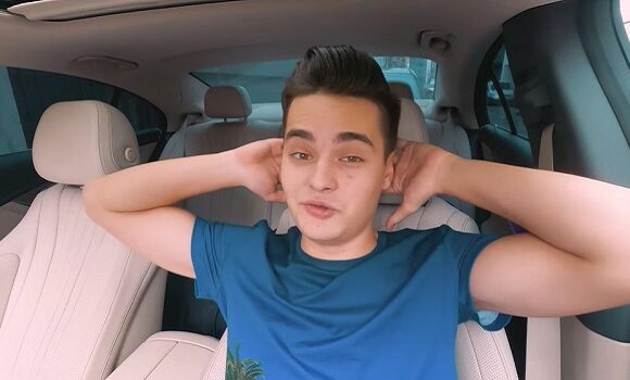 Selly a ramas fara permis si se scuza intr-un vlog