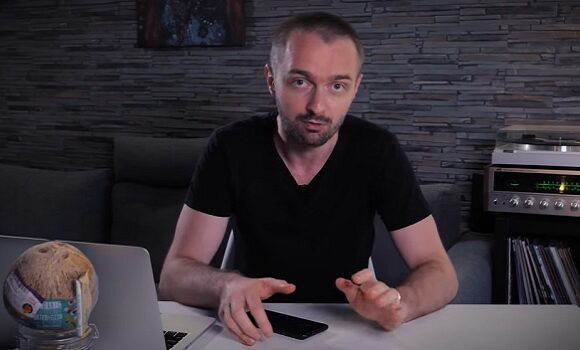 Mihai Alexandru Hash – sau Mikey Hash, primul vlogger roman