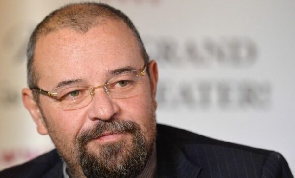 Cristian Popescu Piedone si papusa