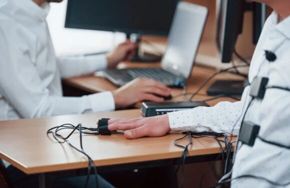 Test poligraf la angajare? DA, un instrument tot mai folosit de marile companii