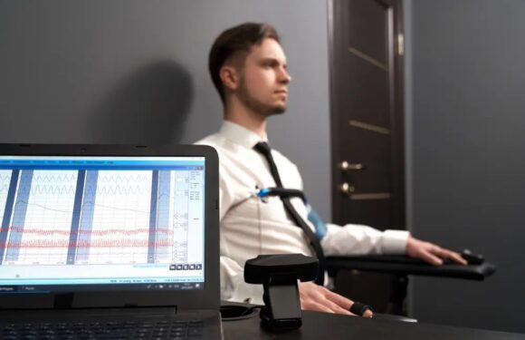 Ce întrebări se pun la un test poligraf și de ce?