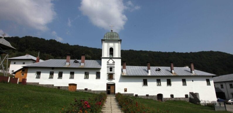 Acces facil pentru turiștii cazați în stațiunea Băile Olănești la Mănăstirea Frăsinei